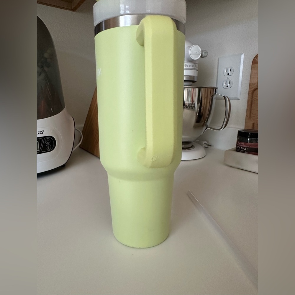 40oz Stanley Quencher - Picture 2 of 4